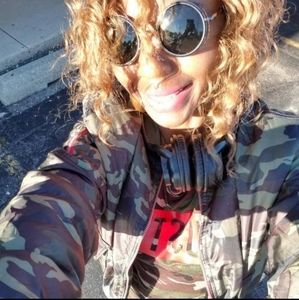 Meet your Posher, Frederica